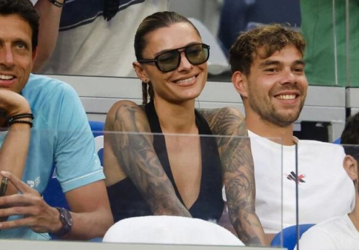 Ko je žena koja je godinama uz Zvereva?