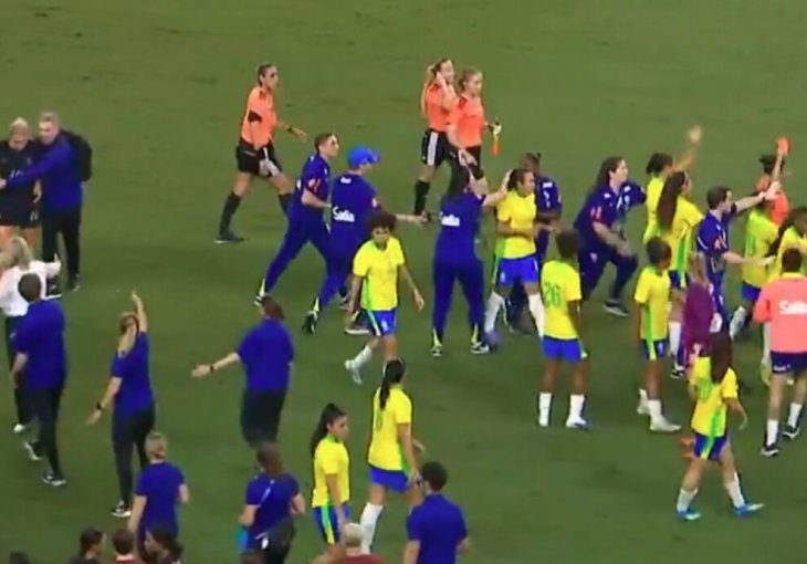 Neviđeni haos: Brazilke završile meč sa osam crvenih kartona