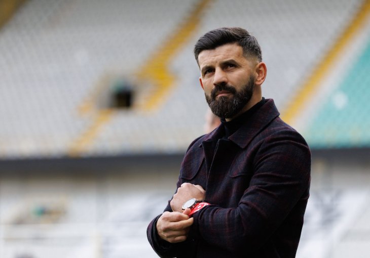 MUSLIĆ TRLJA RUKE: Schalke doveo reprezentativca, navijači oduševljeni!