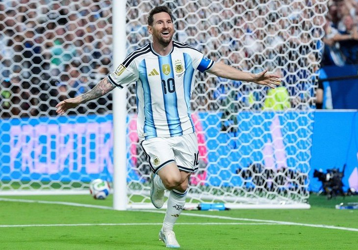 Messi se hat-trickom protiv Alžira pridružio Miroslavu Kloseu