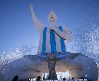 Argentinci podigli gigantski spomenik Mesiju