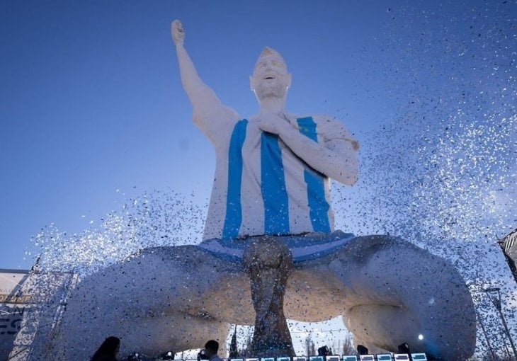 Argentinci podigli gigantski spomenik Mesiju