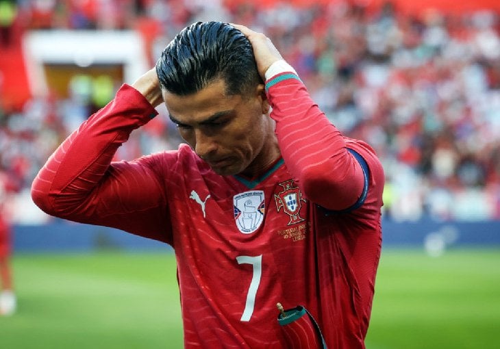 Portugalski novinari čekali Ronalda. On im rekao dvije riječi i otišao