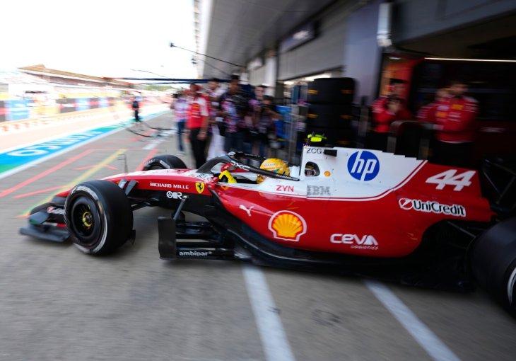 Hamilton najbrži na Silverstoneu, Antonelli tik iza — sprint vikend u punom zamahu