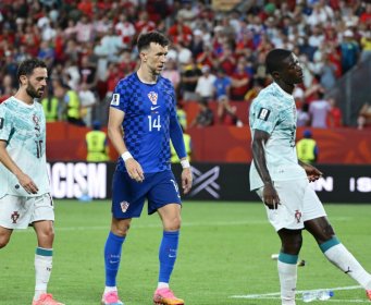 Detalj koji je mnogima promakao! Bijesni Hrvati zasuli teren, a onda je na scenu stupio Ivan Perišić