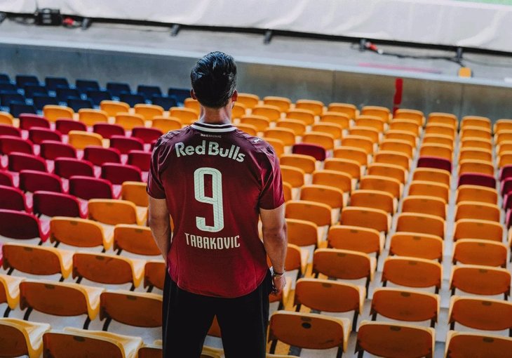 Red Bull Salzburg oduševio Bosance i Hercegovce: Tabaković sa zastavom BiH poslao posebnu poruku navijačima