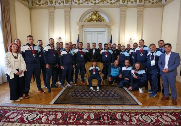 Bećirović čestitao reprezentativcima BiH u sjedećoj odbojci na osvajanju srebrene medalje
