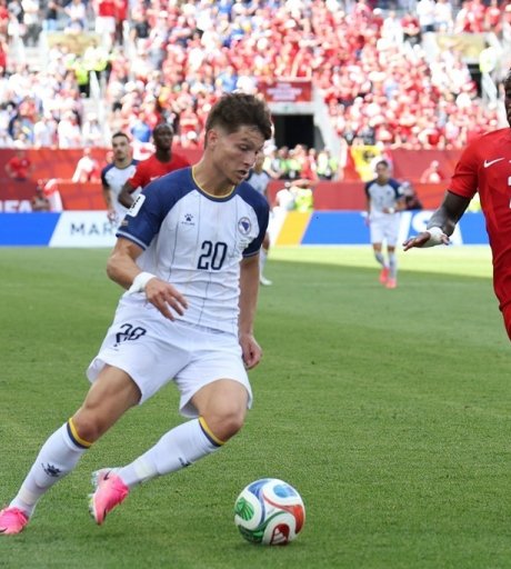 Kao grom iz vedra neba: Esmir Bajraktraević na izlaznim vratima PSV-a? Ovo je najrealnija opcija