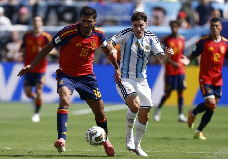 Fudbalski svijet bruji o potezu Álvareza: Argentinac reagovao nakon Rodrijevog potpisa za Barcelonu!