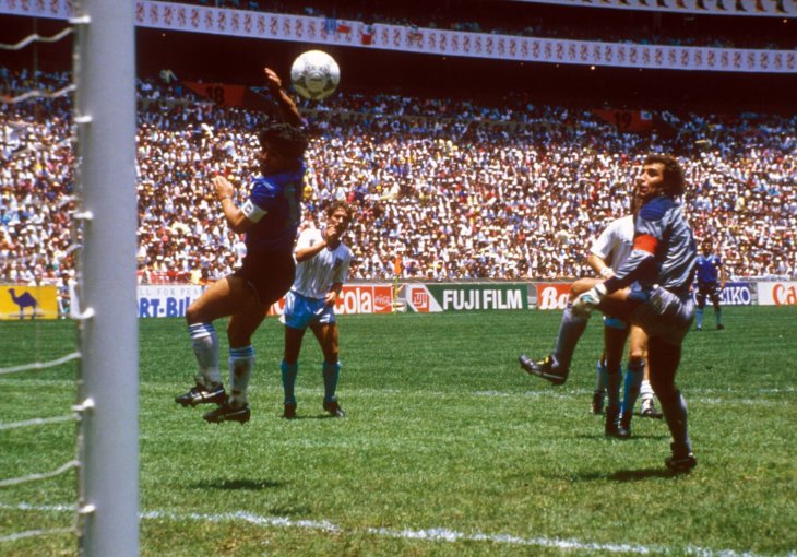 Konačno prodata lopta „Božje ruke“: Maradonin gol dostigao 2,9 miliona evra