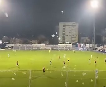 Na utakmici u Srbiji ubacivali pelene i skandirali: 