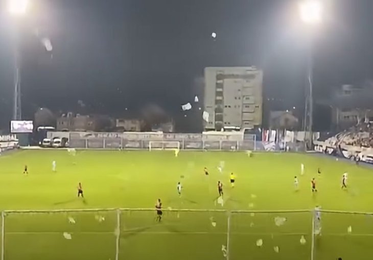Na utakmici u Srbiji ubacivali pelene i skandirali: 