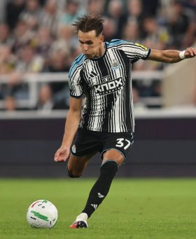 Amar Dedić sinoć zbog povrede ranije završio utakmicu Newcastlea: Oglasio se trener i otkrio o čemu se radi