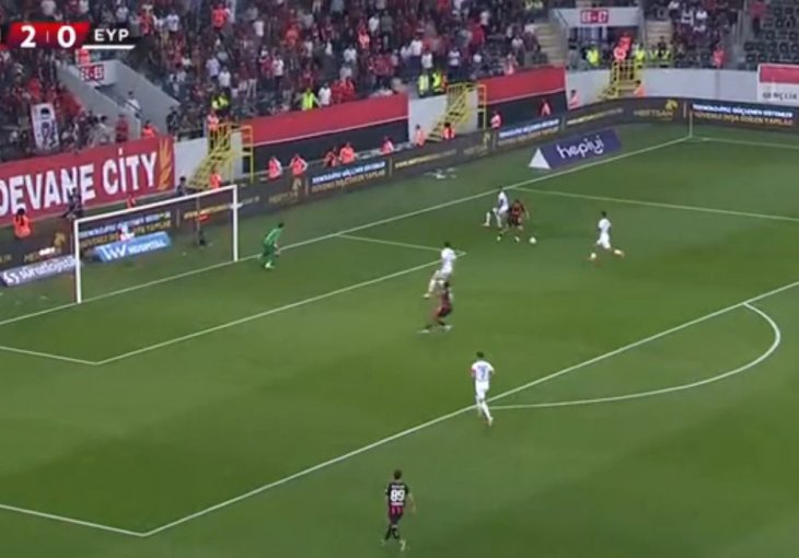 Kakav je ovo igrač: Nestvarni Mahmić obrukao protivničkog defanzivca, a onda prekrasno postigao gol