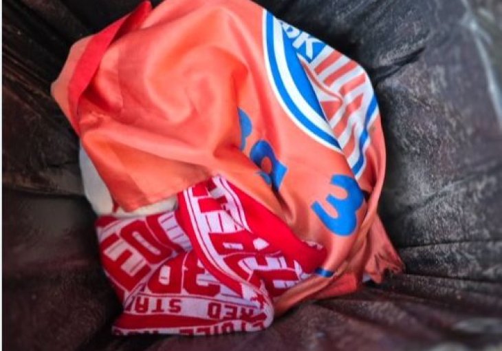 Nakon veličanja Ratka Mladića prelomio: Navijač Zvezde poslije više od pola stoljeća bacio dres i šal u smeće