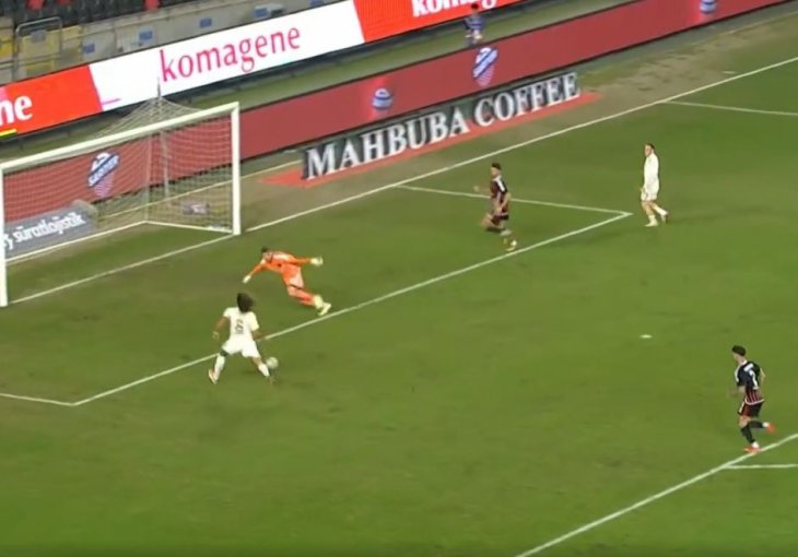 Iz Turske stiže promašaj stoljeća, svi na stadionu su u šoku: Pa kako to, majstore?