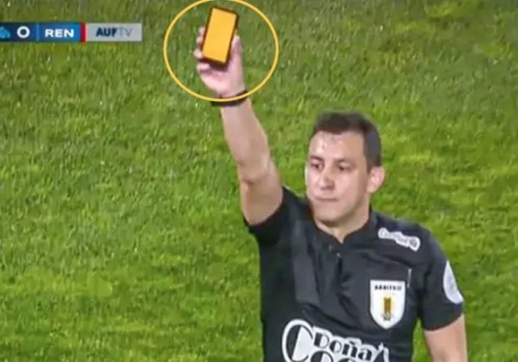 Sudija po prvi put pokazao digitalni žuti i crveni karton: Ispisana historija fudbala!